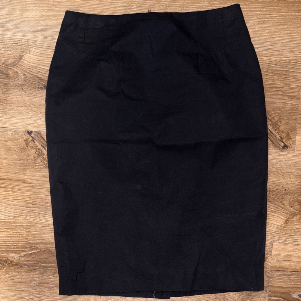 OFFERS OPEN! Women’s Size 0 Ann Taylor Black Pencil Skirt - Classic Style